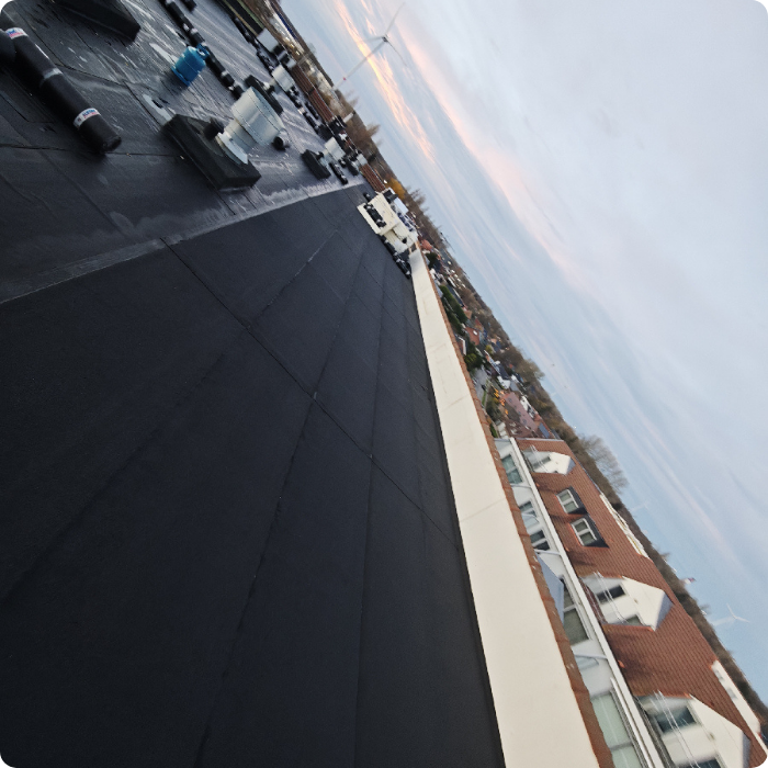 dakafdichting, dakafdichting plat dak, waterdichting dak, waterdichting plat dak, 
                      afdichting platte daken, EPDM dakafdichting, EPDM membraan, EPDM roofing, bitumen 
                      roofing, Derbigum, roofing plaatsen, roofing herstellen, lekdetectie dak, daklekkage
                      herstellen, infiltratie dak, infiltratie plat dak, herstelling dakafdichting, 
                      renovatie dakafdichting, onderhoud plat dak, isolatie plat dak, regenwaterafvoer 
                      dak, dakrand, kroonlijst, lichtkoepel, dakgoten plat dak, dakwerker dakafdichting