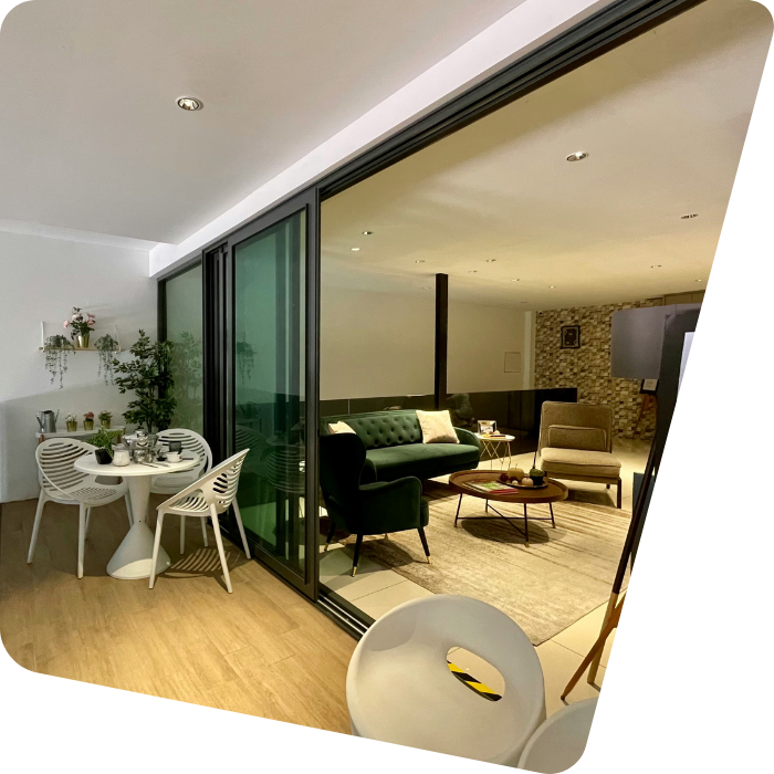 menuiserie extérieure, châssis, toiture, velux, isolation, construction, annexe,
                  transformation, maçonnerie, murs