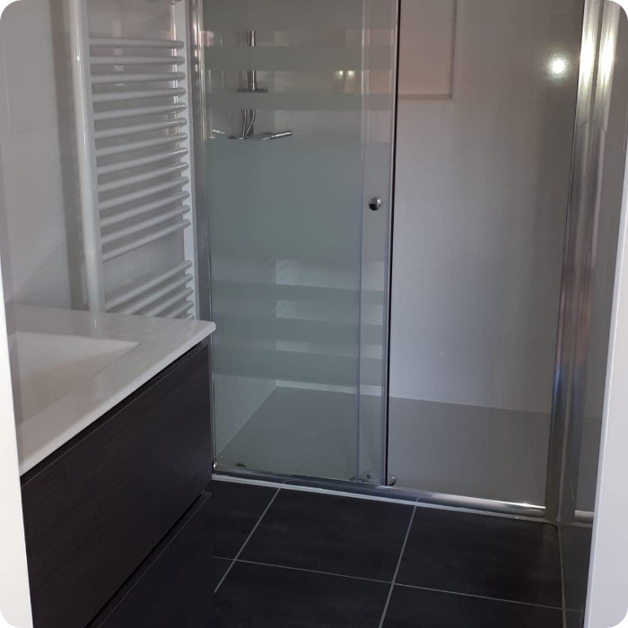 Salle de bain, rénovation sanitaire, aménagement salle de bain, salle de bain clé sur porte, carrelage