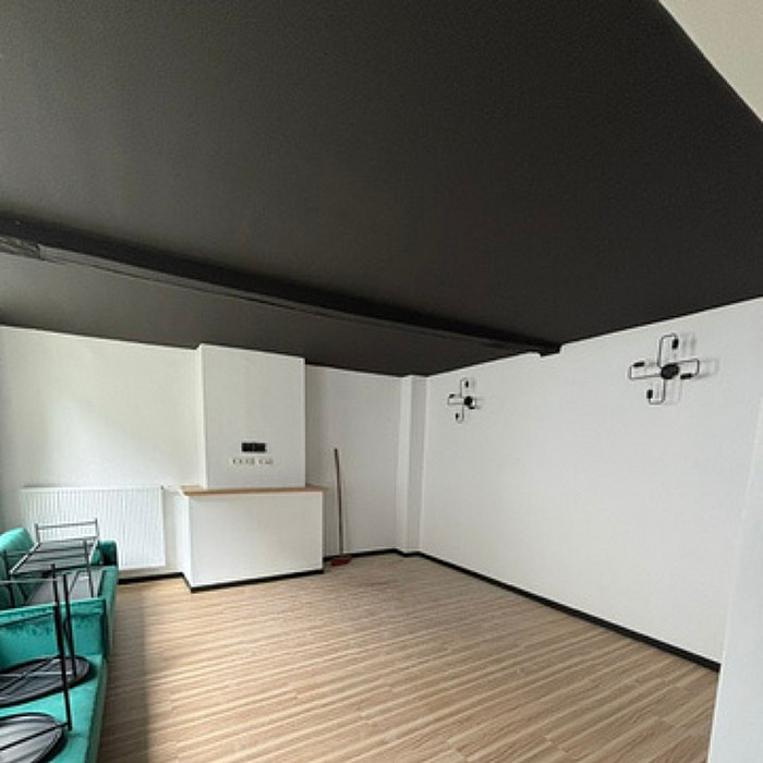 peinture intérieure, peinture extérieure, boiserie, chassis, tappiserie, papier peint, pose de parquet, pose de portes, plainte, finitions de joints en silicone, cloisons, faux plafonds, Gyproc, plaque de plâtre, enduit