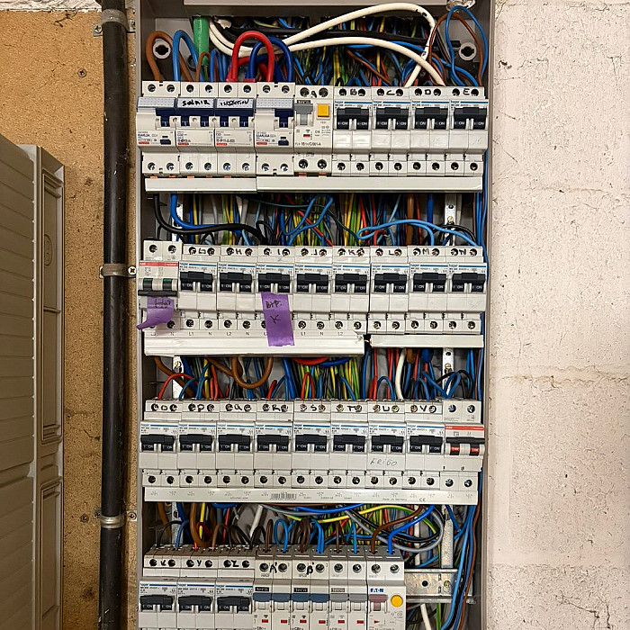 électricien, électricité générale, installation électrique, mise en conformité électrique, dépannage électrique, schémas électriques, coffret électrique, bornes de recharge, Beyne-Heusay, Jupille, Fléron, province de Liège