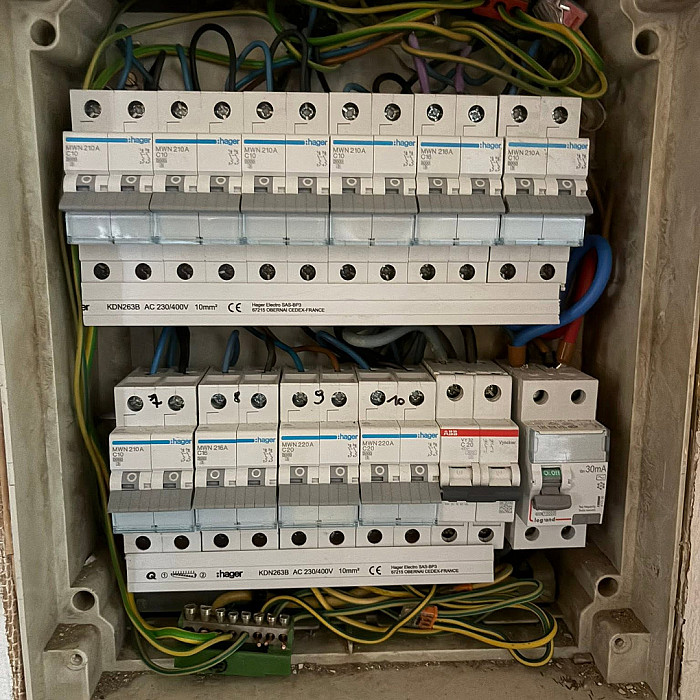 électricien, électricité générale, installation électrique, mise en conformité électrique, dépannage électrique, schémas électriques, coffret électrique, bornes de recharge, Beyne-Heusay, Jupille, Fléron, province de Liège