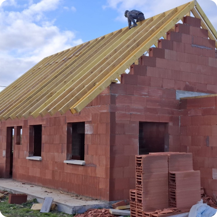 Construction, maison, clé sur porte, finitions, toiture, charpente, murs, maçonnerie, fondations, aménagement