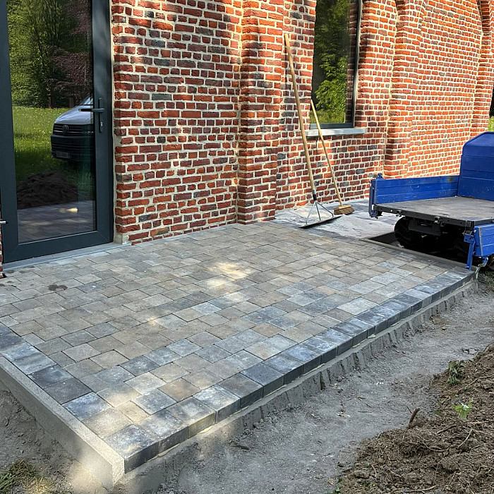 carreleur Beloeil, carrelage intérieur Ath, carrelage extérieur Perulwez, pose de carrelage, rénovation salle de bain, carrelage cuisine, carrelage sol, carrelage mural, finitions carrelage, pavage, terrasse, revêtement de sol extérieur, entreprise de carrelage Hainaut