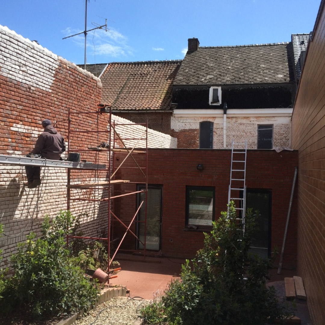 Rénovation générale, isolation, maçonnerie, menuiserie, peinture, carrelage et aménagement intérieur