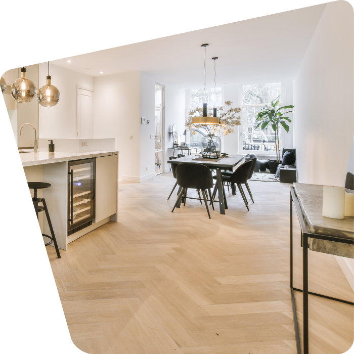 algemene renovatie, renovatiewerken, totaalrenovatie, pleisterwerken, cementering, 
                      scheidingswanden, verlaagde plafonds, keukenrenovatie, badkamerrenovatie, kluswerken,
                      kleine herstellingen, aansluitingen, afstellingen, loodgieterswerken, verwarmingswerken,
                      onderhoud van installaties