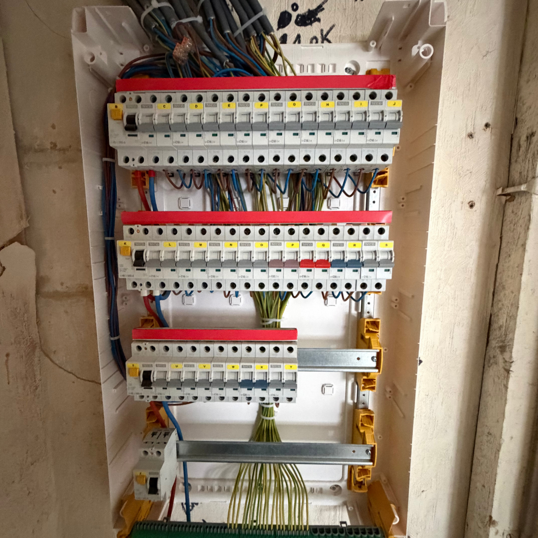électricien, électricité générale, installation électrique, mise en conformité électrique, dépannage électrique, schémas électriques, coffret électrique, bornes de recharge, Beyne-Heusay, Jupille, Fléron, province de Liège