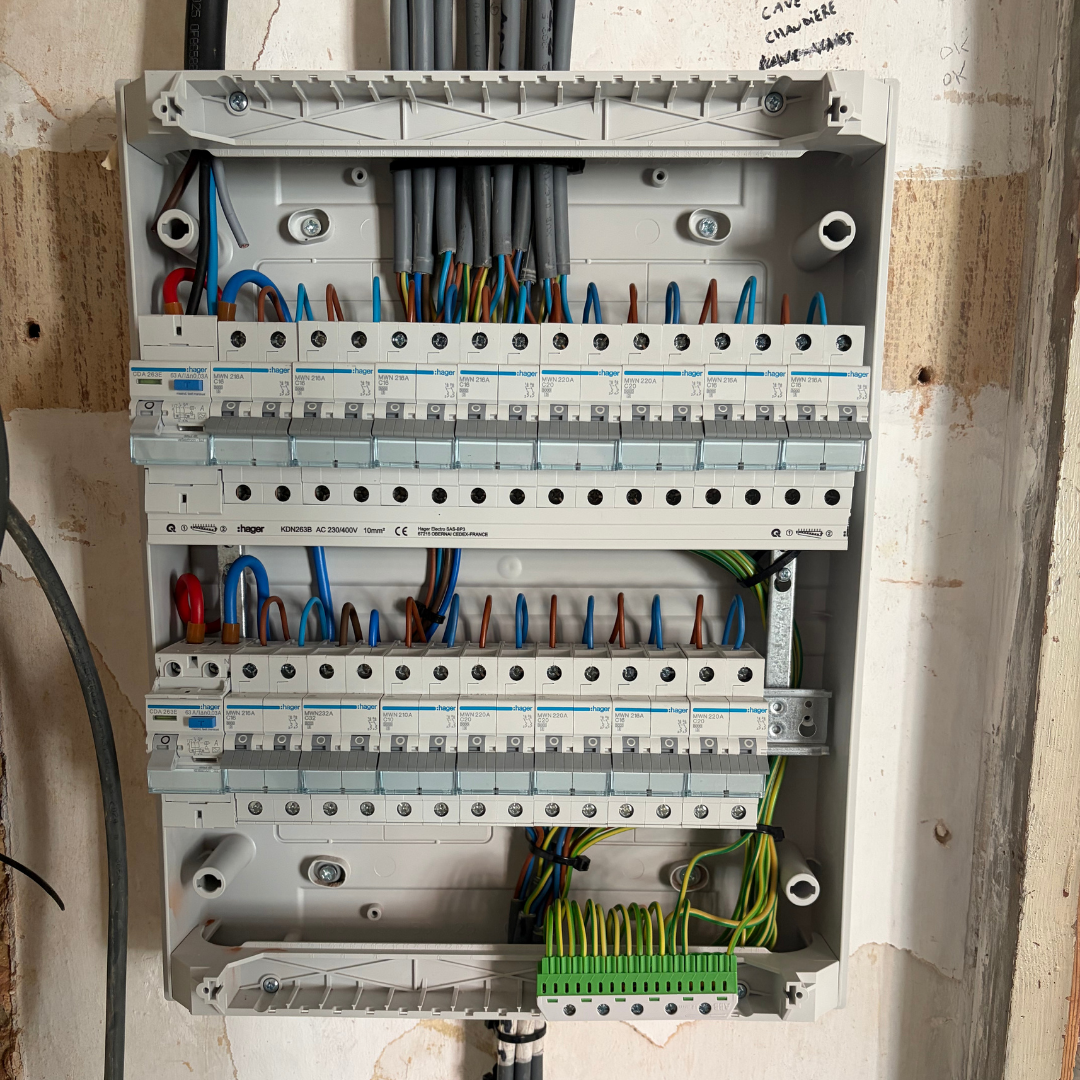 électricien, électricité générale, installation électrique, mise en conformité électrique, dépannage électrique, schémas électriques, coffret électrique, bornes de recharge, Beyne-Heusay, Jupille, Fléron, province de Liège