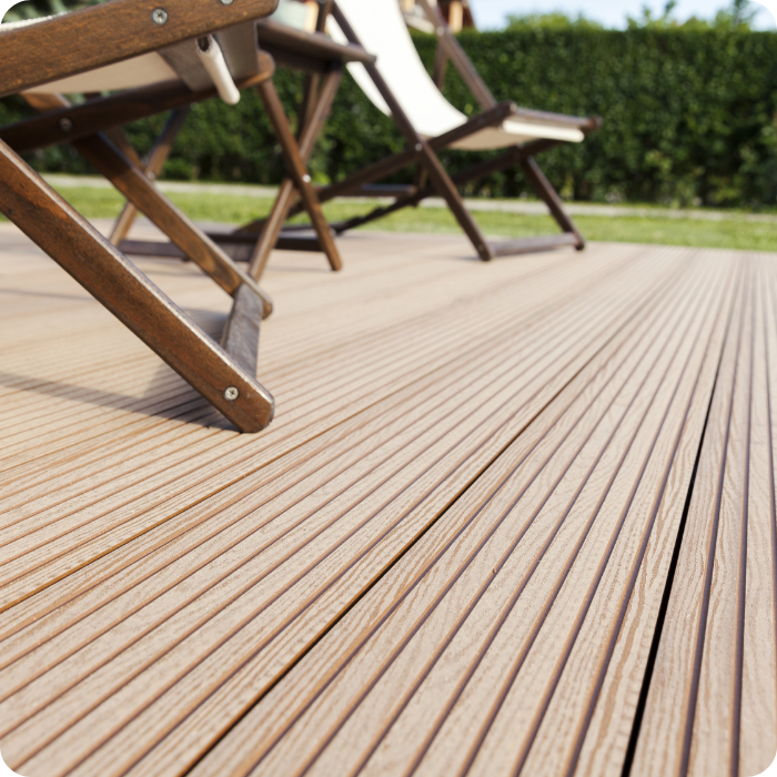 terrasse en bois, menusierie extérieure, composote, chape extérieure