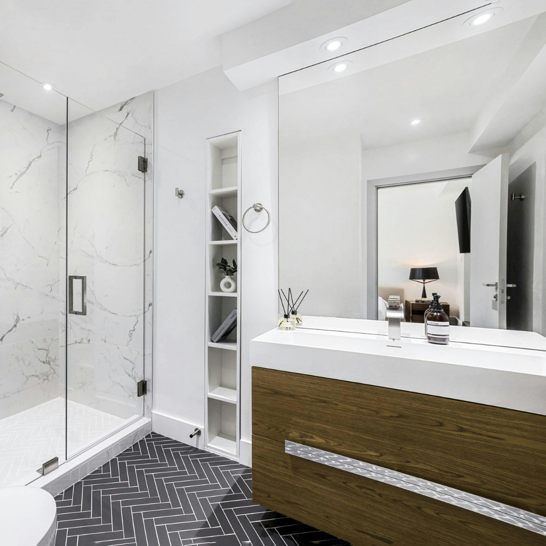 Nouvelle salle de bain carrelage mural finitions et équipements