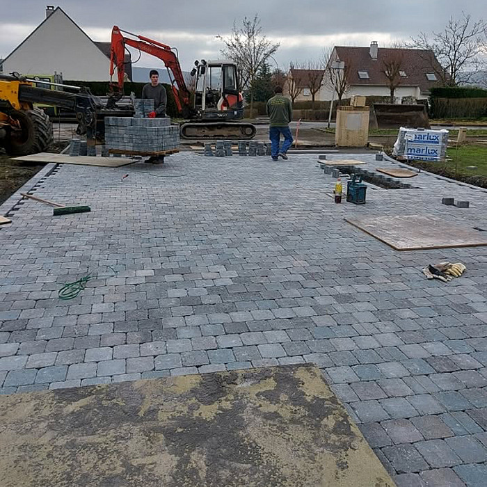 jardinier Sohier, jardinier Rochefort, jardinier Ciney, aménagement extérieur, terrassement, clôtures, pavage, nivellement, allées et abords, tarmac, terrasse, plantation, plantation forestière, plantation agricole, location de container, travaux extérieurs, aménagement jardin, Famenne