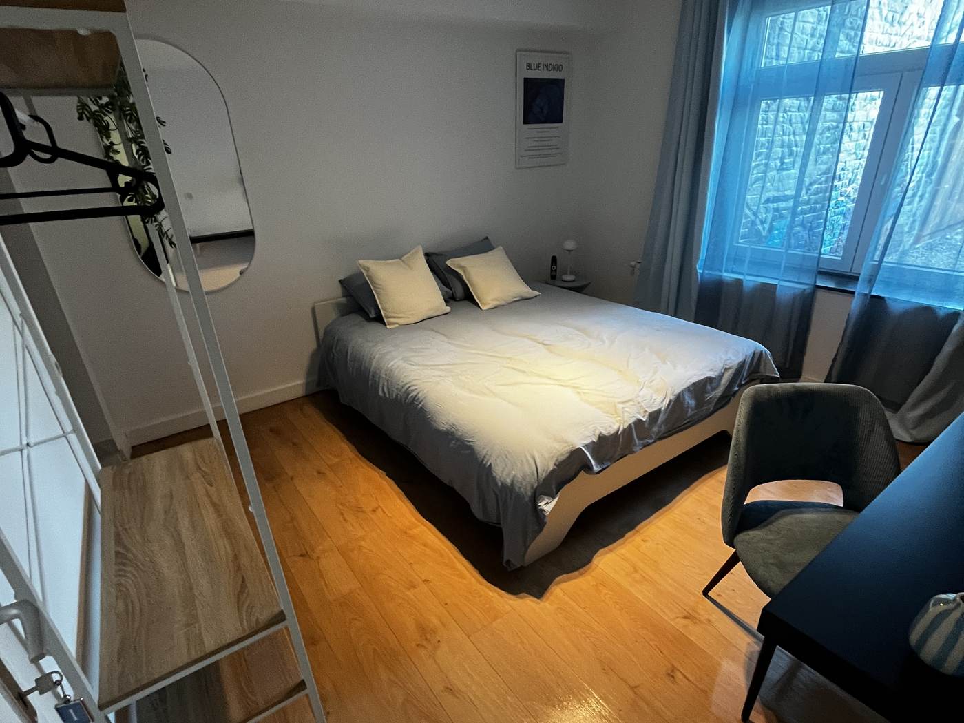 Chambre vidée et remise en état après intervention