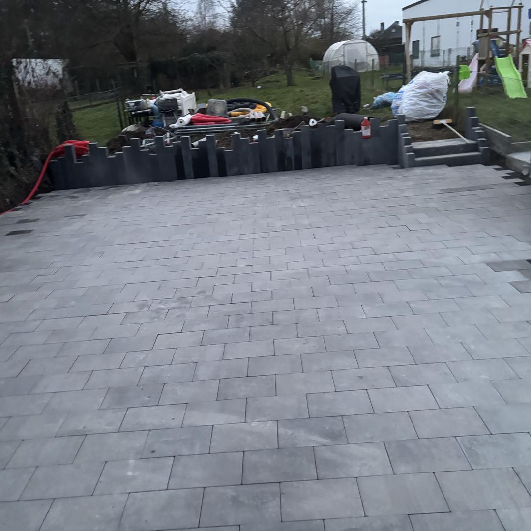 Aménagement extérieur réalisé par Cottini Construct Terrassement à Aywaille
