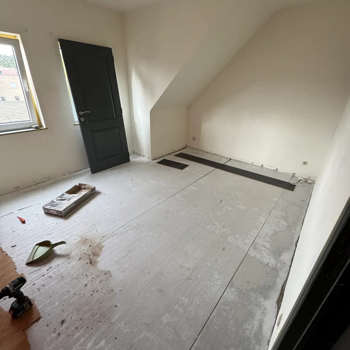 Ondervloerplaten geplaatst ter voorbereiding van een nieuwe vloer door Limoha