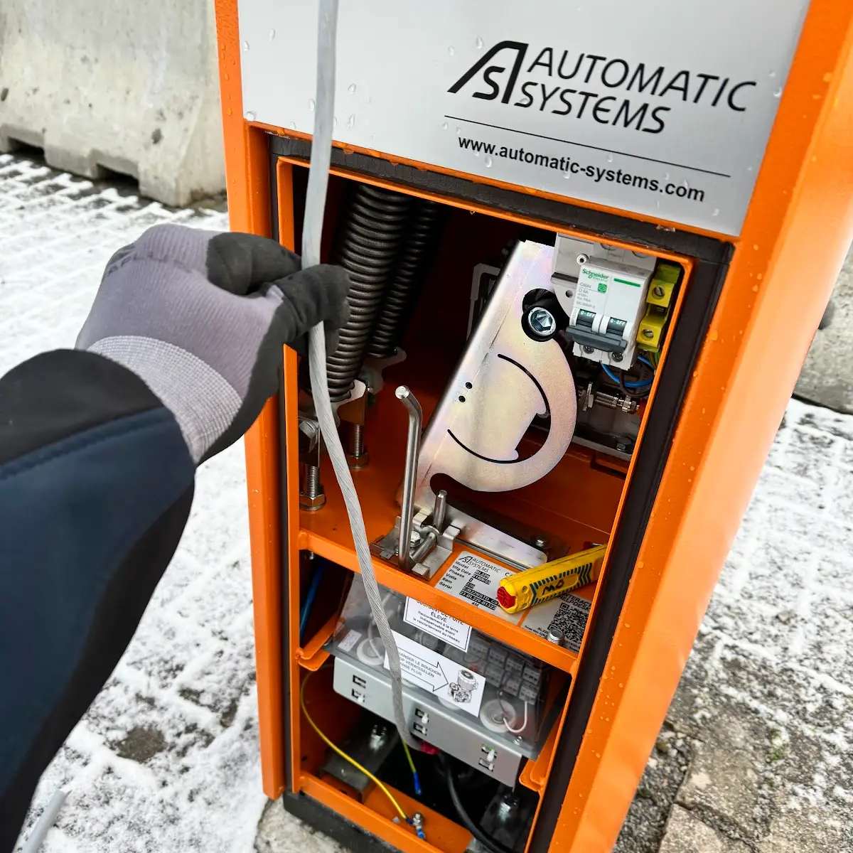 Elektrische aansluiting van een slagboominstallatie door Limoha in Tongeren-Borgloon