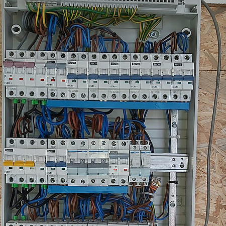 Installation de électrique à Hannut