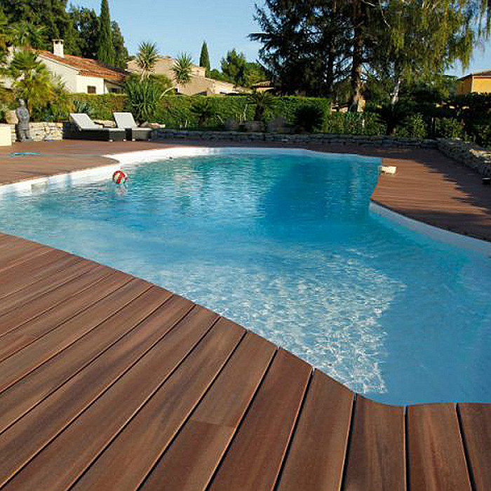 Bords de piscine en bois à Namur