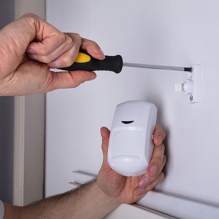 Installation d'alarme, alarme filaire, sans fil, alarme connectée