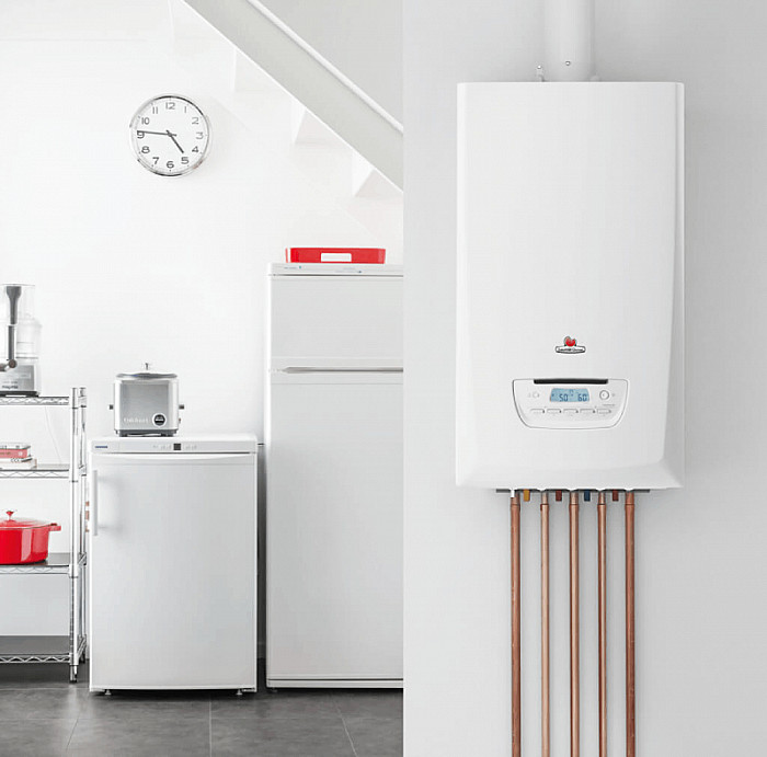 Plombier, plomberie, canalisations, réparation, dépannage, chauffage central, gaz, mazout, électrique, adaptation PMR, salle de bain, chaudière, climatisation