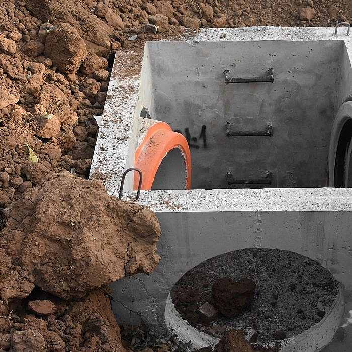 Travaux d'égouttage, égouts, réseau, eaux usées