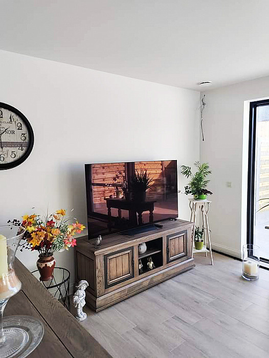 Schilder, schilderwerken, decoratie, interieurdecoratie, muren en plafonds, schilderen, gevel, kleuradvies, behangpapier, behangen, behangwerken, textielbehang, vliesbehang, glasvezelbehang, vliesbehangpapier, glasvezelbehangpapier, parket, laminaat, plaatsing laminaat, plaatsing parket, laminaat plaatsen, parket plaatsen, laminaat leggen, parket leggen, binnenschilderwerk, buitenschilderwerk, verfwerk, verfwerker, verver, gevel verven, gevel schilderen, binnendeuren