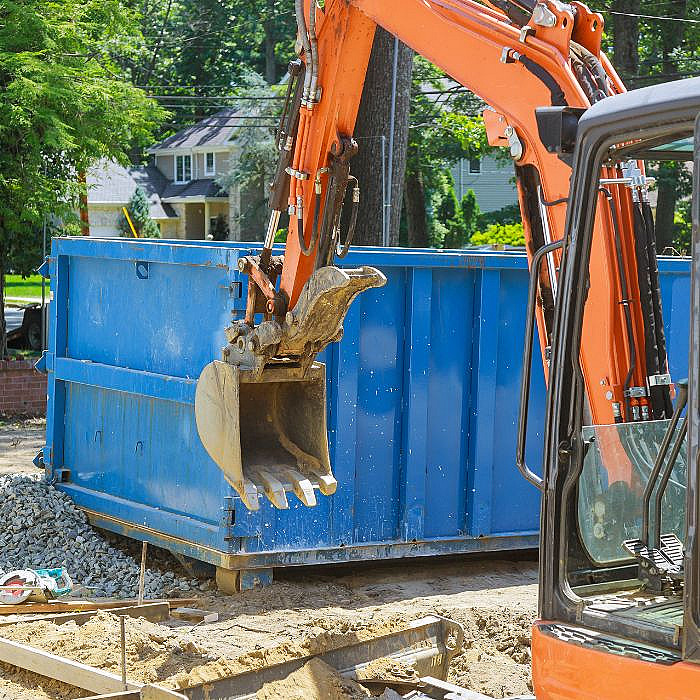 Chantier de construction, déblayage gravats, conteneur, benne