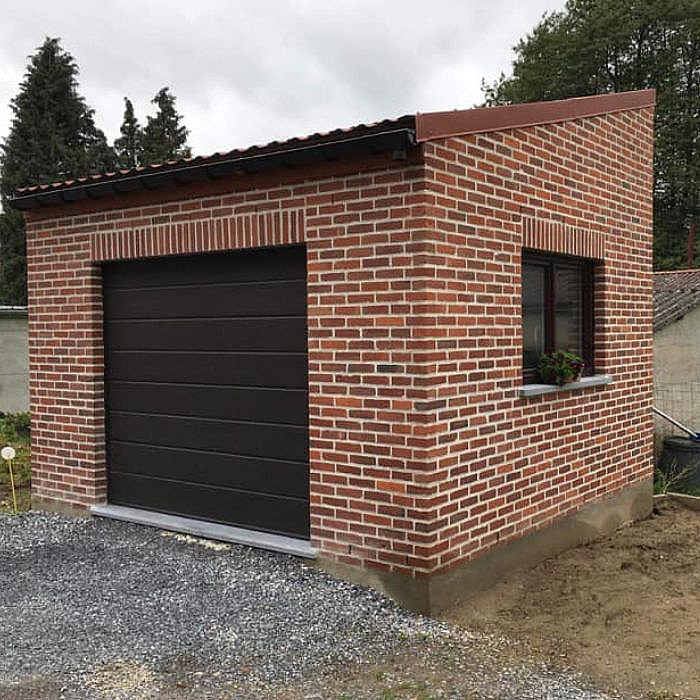 Chantier de construction, constructeurs, briques, pierre