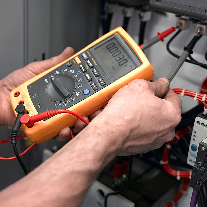 Thibault Altomare, électricien électricité générale, mise en conformité électrique, caméra de surveillance