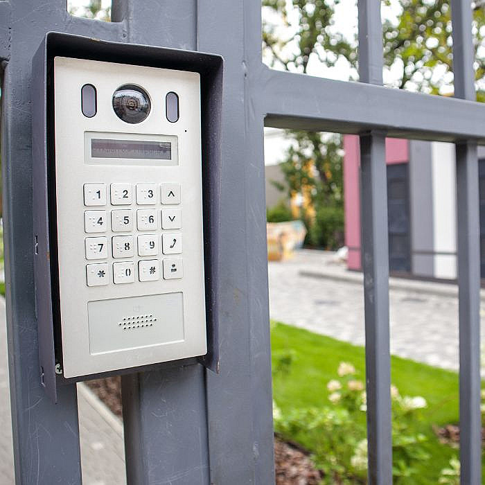 Contrôle d'accès, parlophone, vidéophone, interphone, entrée bâtiment