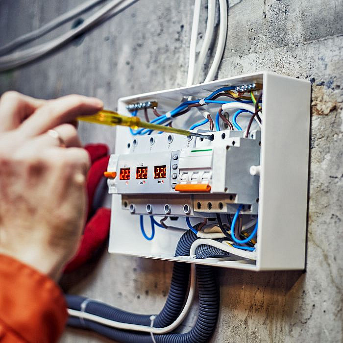 Entretien électrique, électricien, contrôle électrique