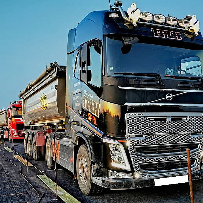 Transports, travaux extérieur, transports de machines, remorques, semi-remorque, porteurs