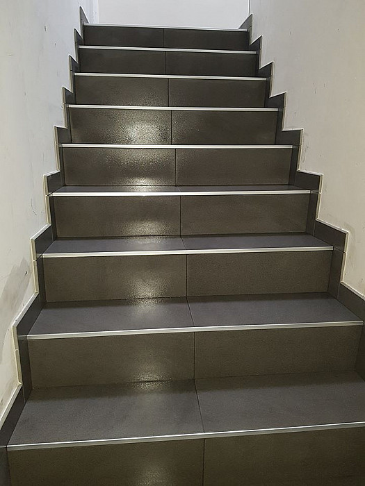 Pose de carrelage d'escaliers