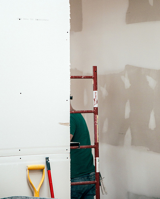 Badkamerrenovatie, carport, dakafdichting, dakherstelling, dakisolatie, zolderrenovatie, behang- en wandbekleding, asbestverwijdering, algemene elektriciteitswerken, buitenverlichting, motorisering, onderhoud en herstellingen, elektriciteit, verlichtingen, gevelisolatie, zolderisolatie, glazen keukenspatwand, keukenrenovatie, keukenwerkblad, kleine loodgietersklussen, leidingen, ontstoppen van leidingen en afvoer, afwerking, behang en wandbekleding, gyproc en scheidingswanden, pleisterwerk, schilderwerken, valse plafonds, wandtegels, pergola, rolluiken en screens, sloten, vliegenramen en horren, algemene renovatie, luchtgommen, badkamermeubels dressing, houten carport, afsluiting, beplanting, poolhouse, tuinhuis, halfmassief parket, laminaat, leggen van parket, onderhoud van parket, parket, renovatie van parket, tegelwerken binnen, tegelwerken buiten, vast tapijt, vinyl vloeren, aanpassingen buitenshuis voor mindervaliden, badkameraanpassing voor mindervaliden, keukenaanpassing voor mindervaliden, elektricien