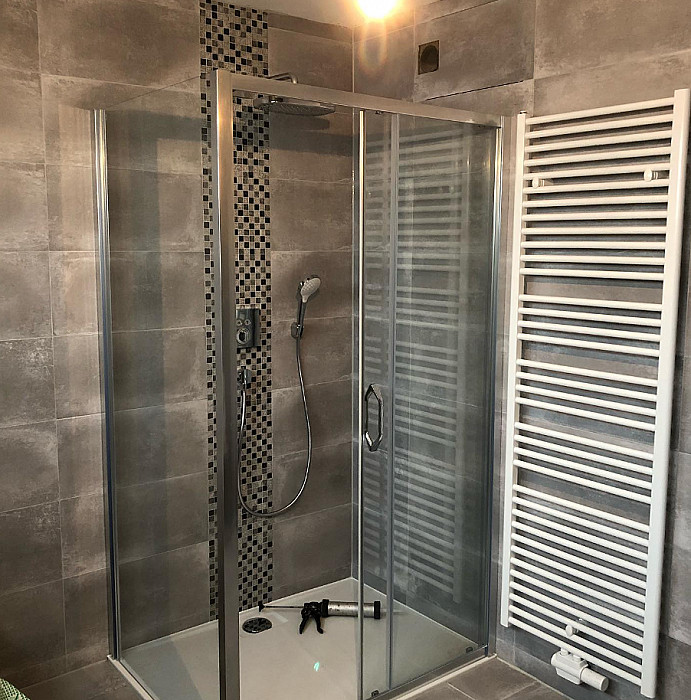 travaux, rénovation, salle de bain, installation, professionnel, carrelage, sanitaires, décoration intérieure, construction, ventilation