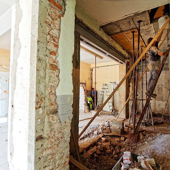 Pavage, Isolation des murs, Démolition, Pierres naturelles, Dalle de sol en béton, Carport, Égouttage, Chape, Gros oeuvre, Construction dextension ou annexe, Allée et abords, Coffrages, Escalier intérieur & extérieur en béton, Rénovation, Construction de terrasse