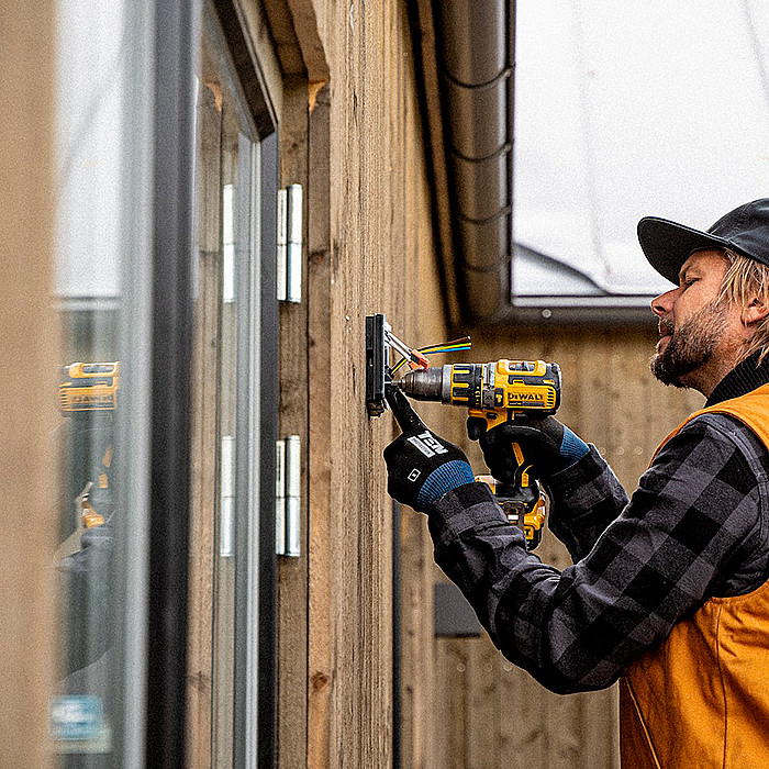 Electricien, installateur d'alarme, fils électriques, pannes