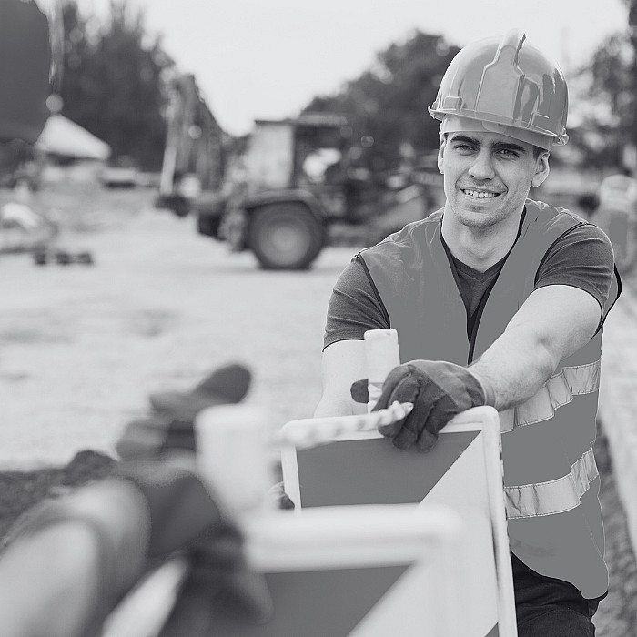 Suivi des travaux, équipe de constructeurs, artisans, maçons, constructeurs