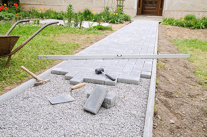 grondwerken, algemene elektriciteitswerken, kleine loodgietersklusssen, leidingen, asfalt, bestrating, bestrating en boordstenen, beton, loodgieter