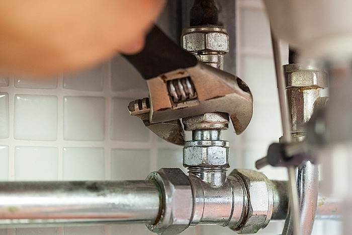 grondwerken, algemene elektriciteitswerken, kleine loodgietersklusssen, leidingen, asfalt, bestrating, bestrating en boordstenen, beton, loodgieter