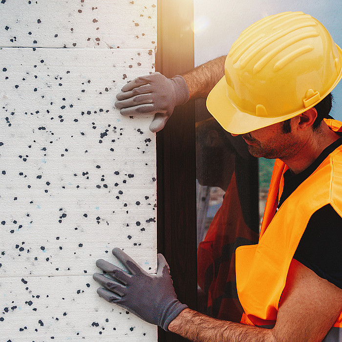 Pose de panneaux isolants, revêtements, thermique