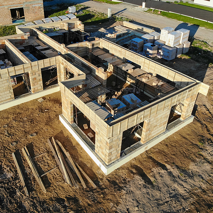 Construction, toiture, parachèvement, gros oeuvre, annexe, extension, châssis, terrassement