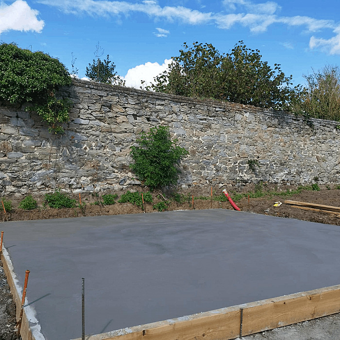 Rénovation générale, aménagement extérieur, terrassement, isolation, bardage, cloisons, crépi, parachèvement, parement de façade, aéro gommage, démolition, transformation, allée et abords, abris de jardin, aménagement de jardin, clôtures, drainage, entretien de jardin, égouttage, pavage, pergola, piscine, pool house, tarmac, terrasse, carport, chape, construction d’extension, dalle de sol en béton, nivellement, travaux de maçonnerie, béton, béton ciré, béton imprimé, carrelage extérieur, aménagement de grenier, charpente, cheminée, corniches, gouttières, étanchéité de toiture, installation de VELUX, rénovation et réparation de toiture, toitures en ardoises, toitures en tuiles, toitures en zinc, toitures métalliques, toitures végétales.