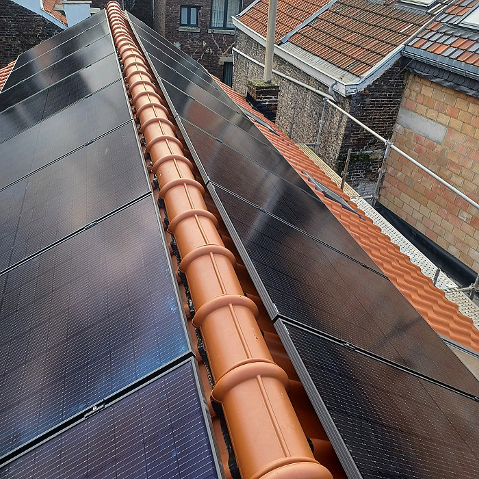 Installateur, panneaux solaires, énergie solaire, panneaux photovoltaïques, électricité