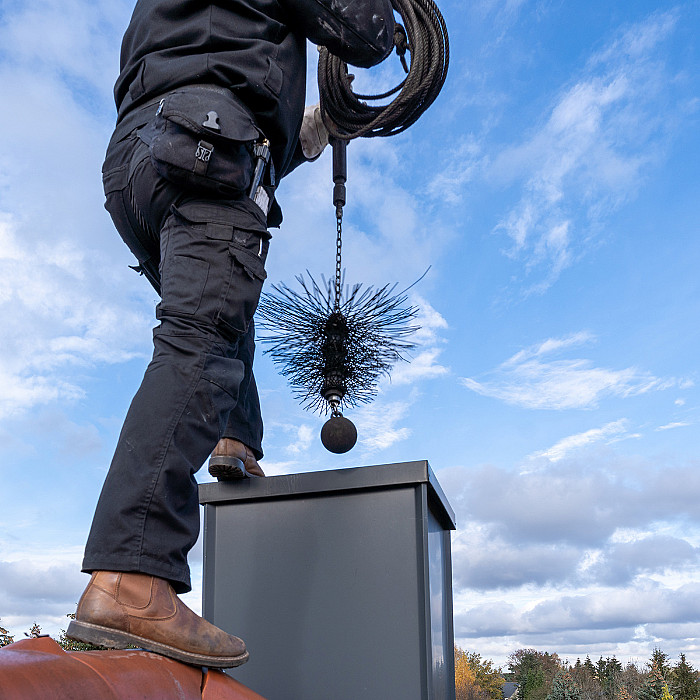 ramonage, service de ramonage, cheminée, poêle, chaudière, insert, entretien de cheminée, couvreur