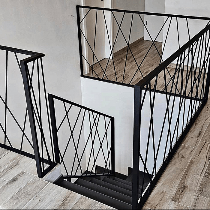 ferronnerie, ferronnier, Grâce-Hollogne, Flémalle, Villers-le-Bouillet, escalier extérieur, bardage métallique, escaliers métalliques, ferronnerie d’art, gardes corps métalliques, ossature métallique, passerelle et rampes, escalier