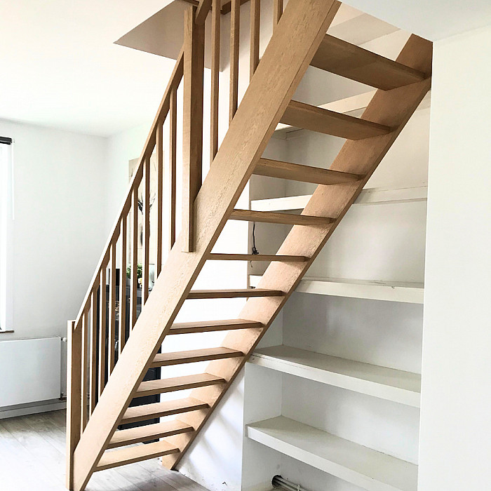 ébénisterie, escaliers, meuble de jardin sur mesure en bois massif, meubles de cuisine en bois massif, meubles de salle de bain en bois massif, meubles sur mesure en bois massif, portail en bois en bois massif, claustra, porte d’entrée, portes