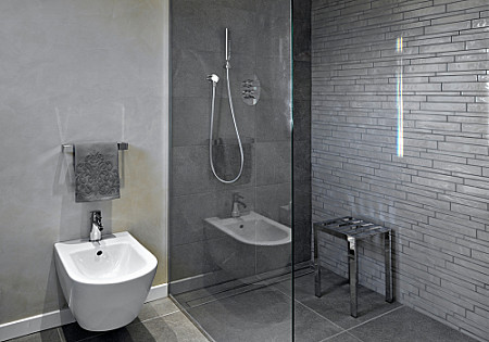 salle de bains, plomberie, installations, baignoire, douche à l’italienne, paroi de douche, carrelage,
			  création de A à Z, salle de bain clé sur porte, lavabos, WC, salle de bain moderne