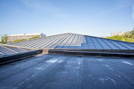 asphalte, zinc, Resitrix, membrane d’étanchéité, toiture plate, toiture, toit, réparation, fuite de
				toiture, renforcement intérieurement par une fibre de verre, élasticité, membranes Resitrix