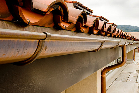 zinguerie, gouttières, zingueur, corniches, zinc, chenaux, étanchéité de toiture, toit, couvreur,
			 rénovation de zinguerie