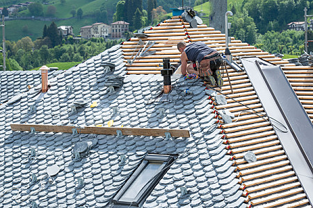 couvreur, gros oeuvre, grands travaux, toit, pose de velux, création de lucarne, couverture, isolation,
			solidité des murs et du toit